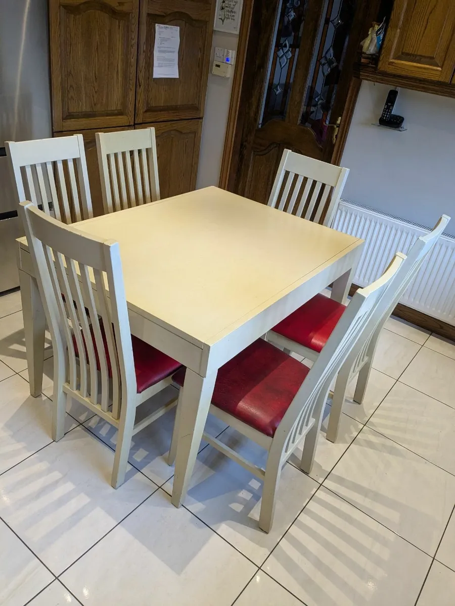Wooden Kitchen table & 6 x chairs (extendable) - Image 1