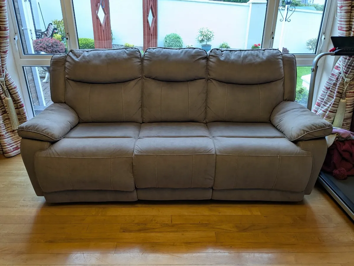 3 piece suite of furniture - Image 1