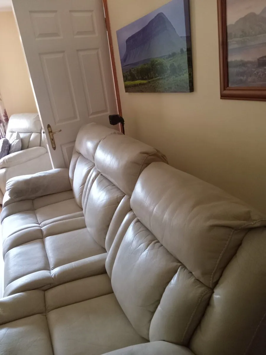 Three piece Suite - Image 1