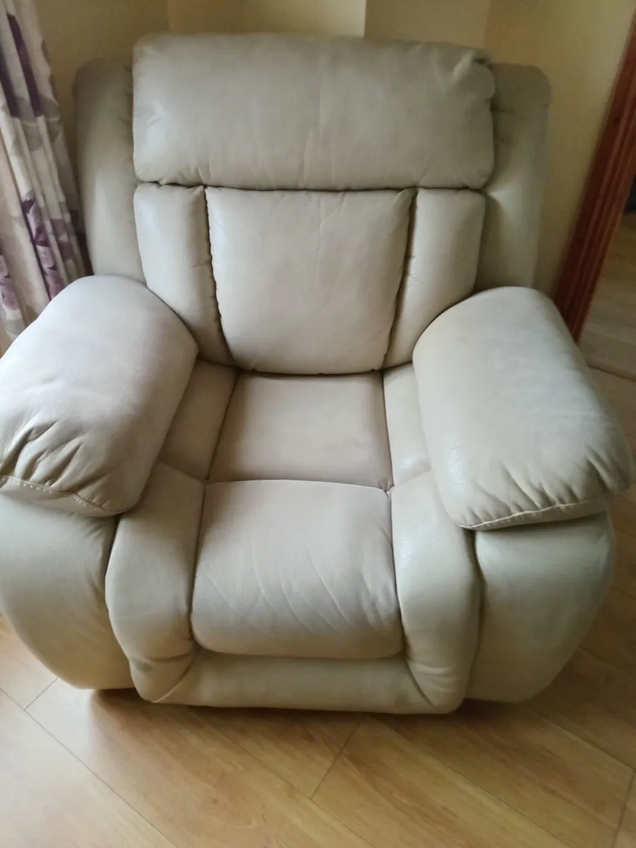 Three piece Suite - Image 3