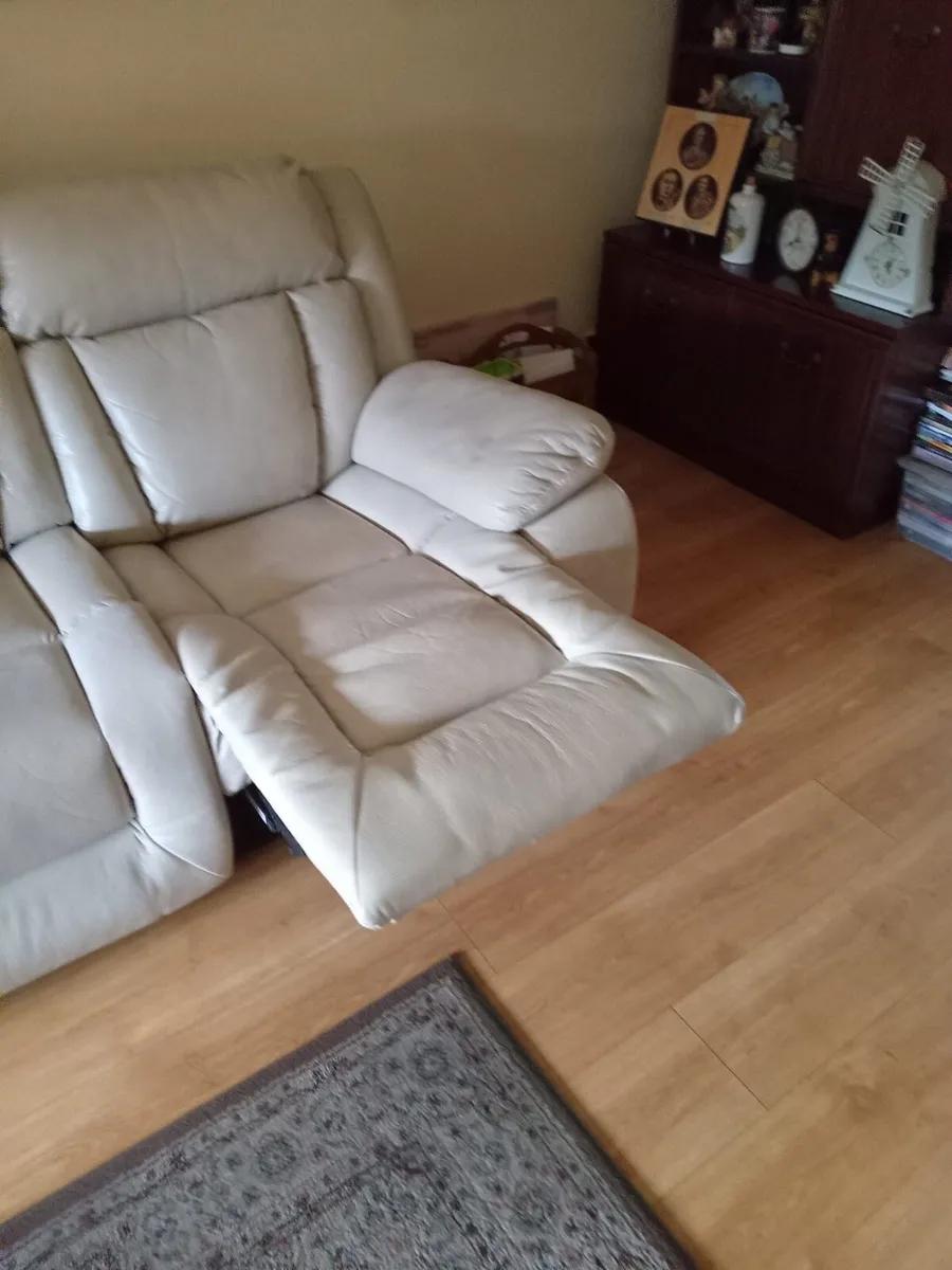 Three piece Suite - Image 4