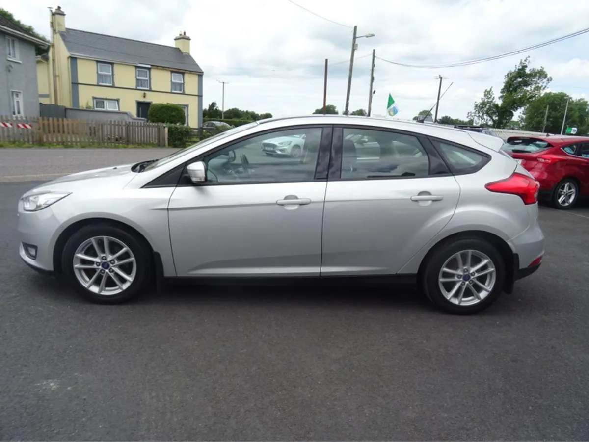 Ford Focus Style 1.6 Tdci 95ps 5DR 4DR - Image 4