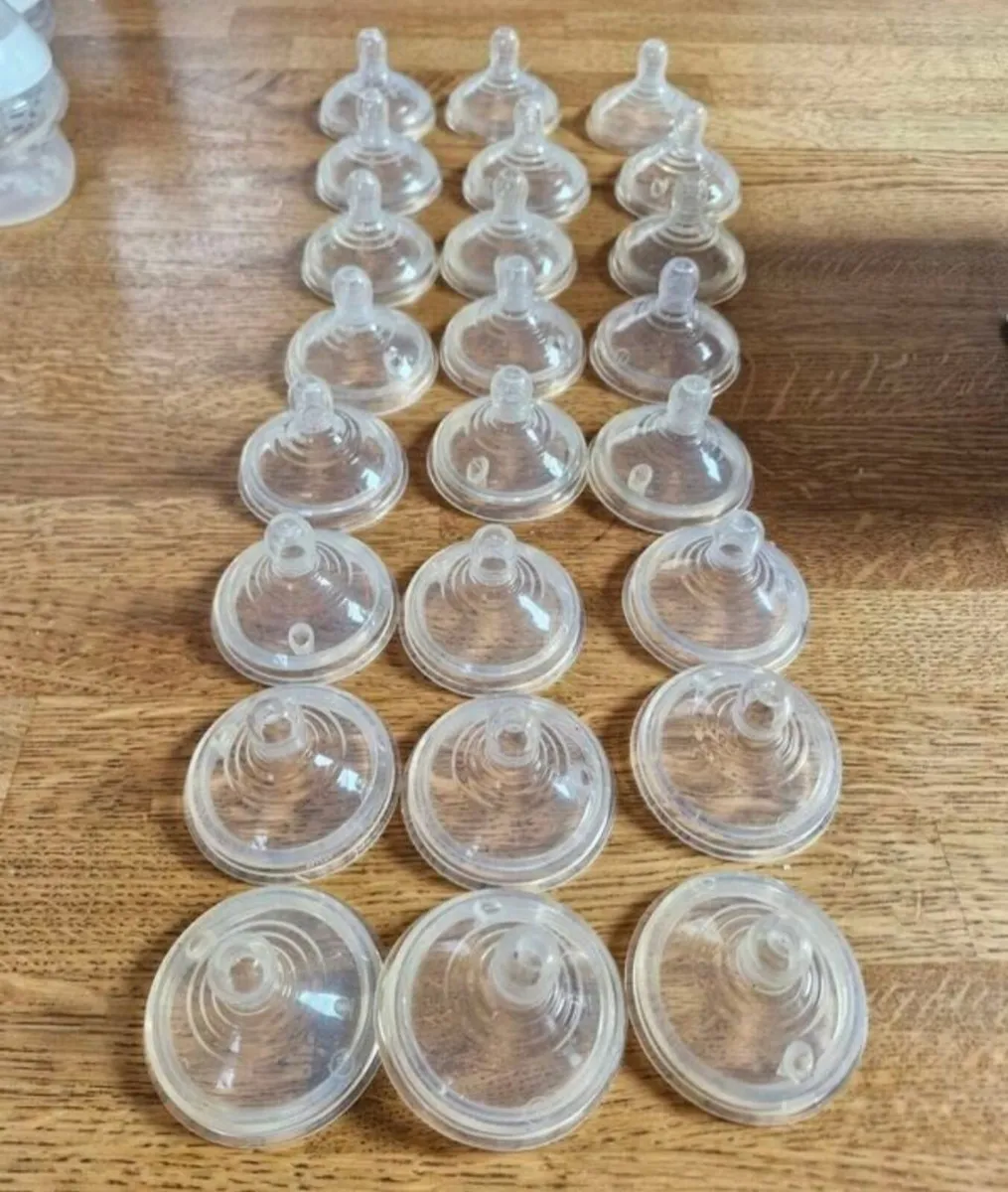Tommy Tippee baby bottle bundle - Image 3