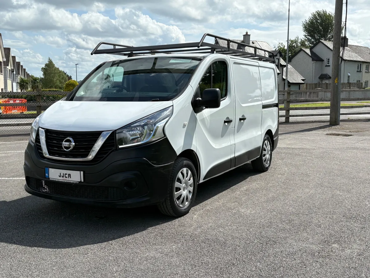 ABSOLUTELY IMMACULATE 2017 (171) NISSAN - Image 3