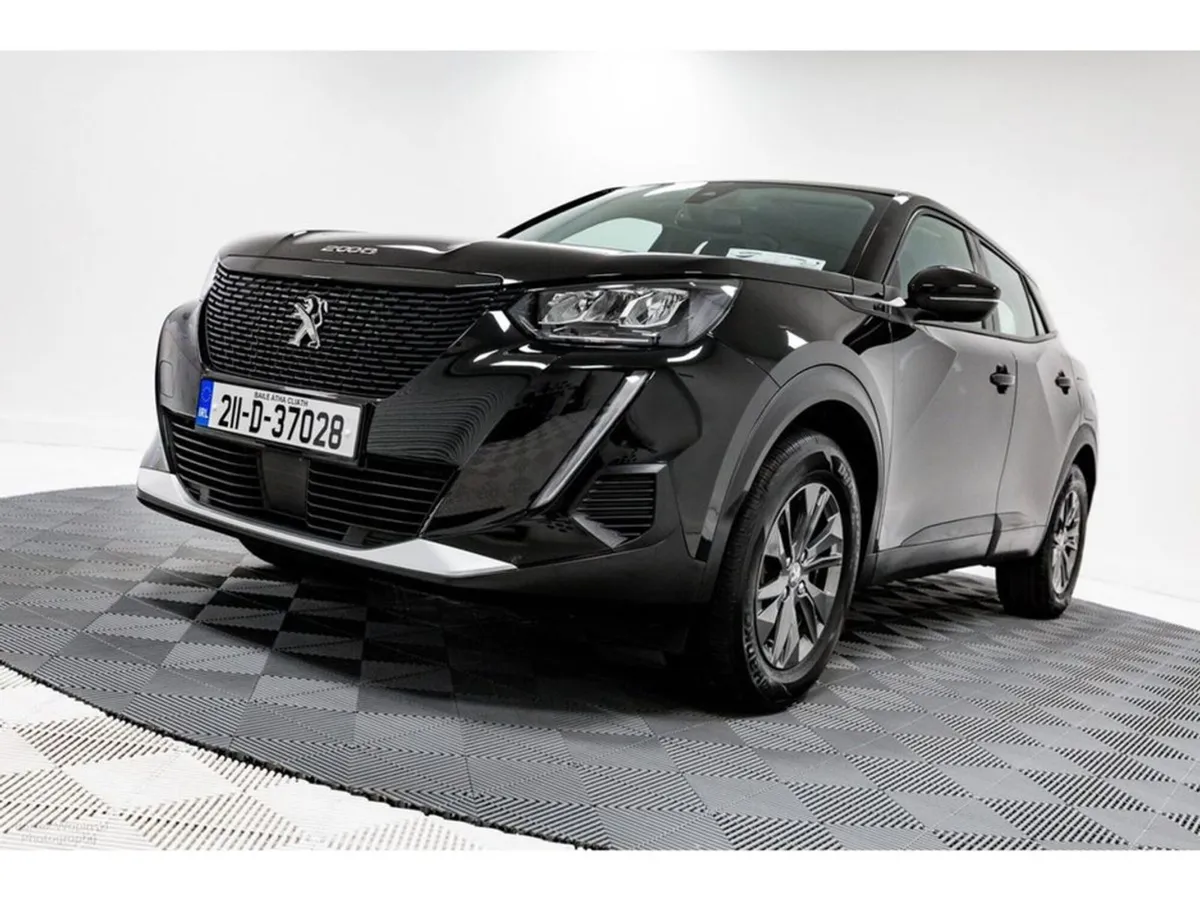 Peugeot 2008 Active Premium 50kwh Auto 136HP - Image 3