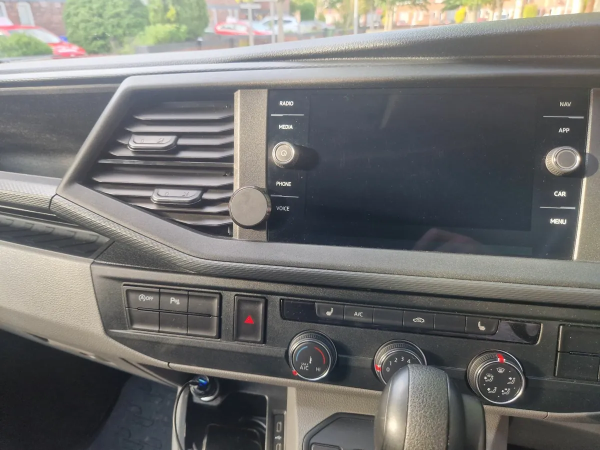 Volkswagen Transporter 2023 - Image 4