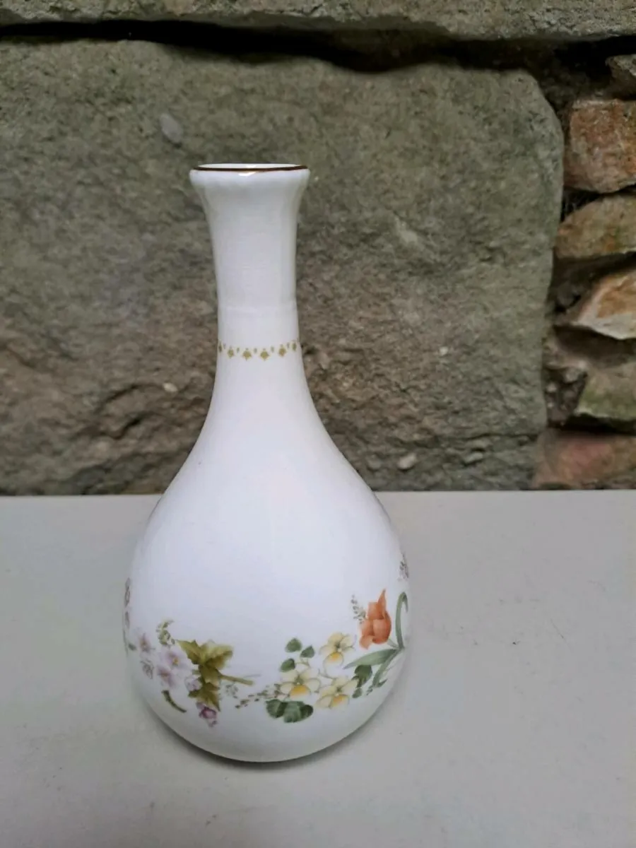 Wedgwood bud vase Mirabelle - Image 3