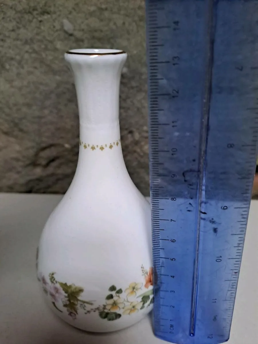 Wedgwood bud vase Mirabelle - Image 4