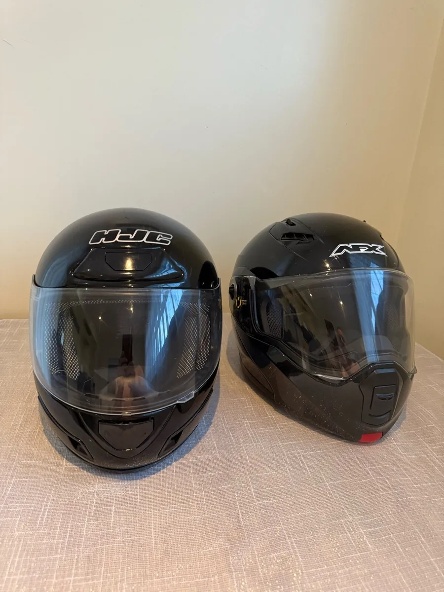 Motorbike helmet - Image 1