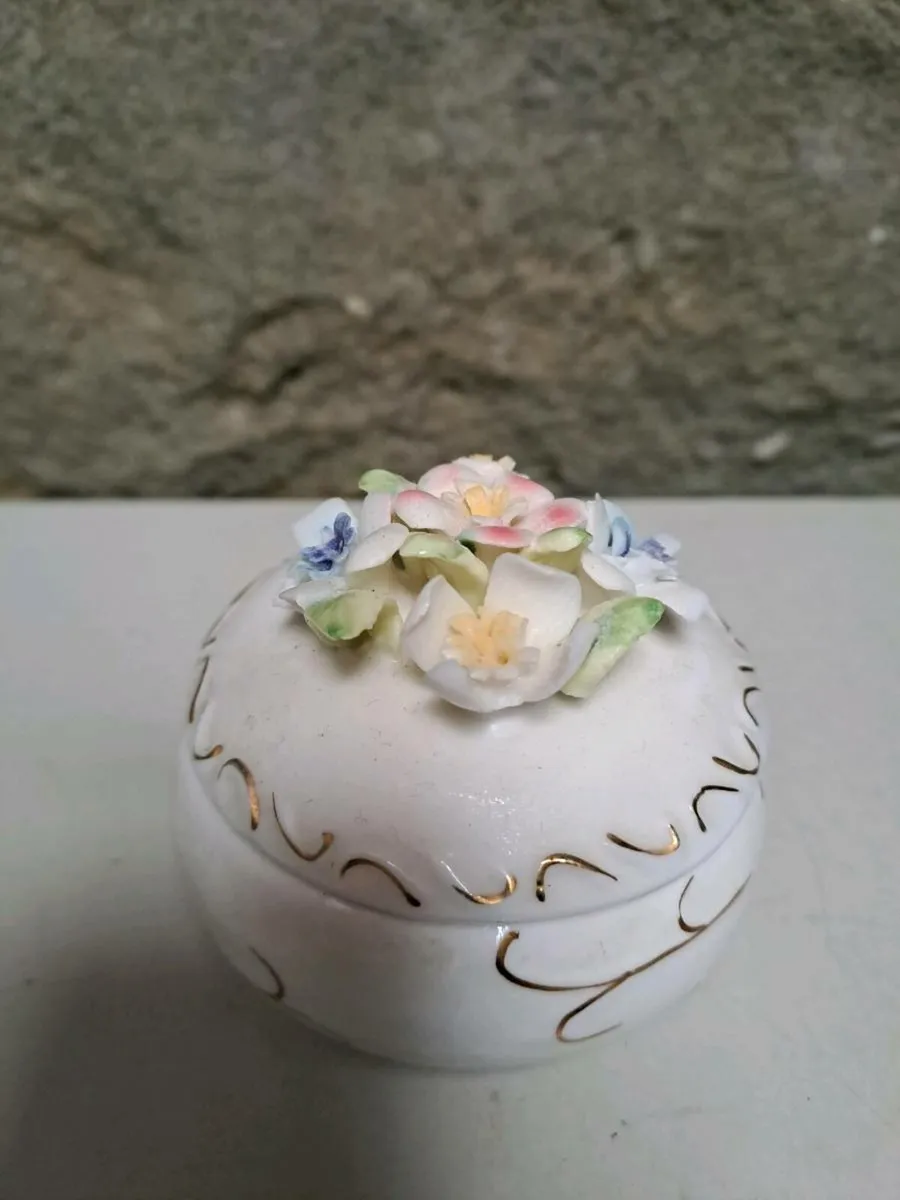 Floral trinket box - Image 1