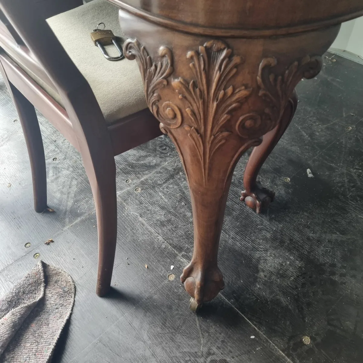 antique walnut dining table & eight chairs - Image 2