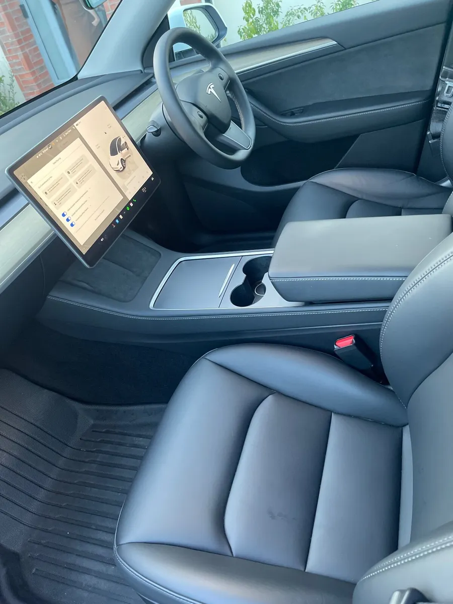 Tesla Model Y 2024 - Image 2