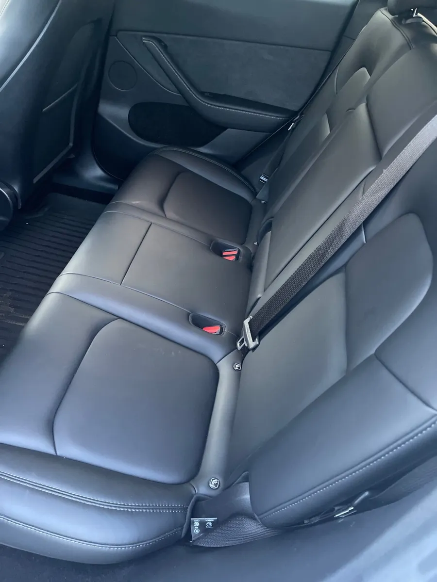 Tesla Model Y 2024 - Image 3