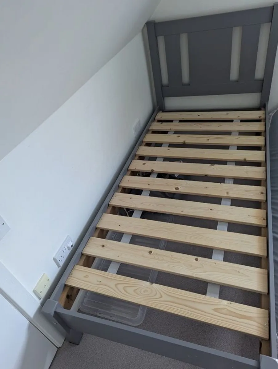Bed and mattress - Image 1