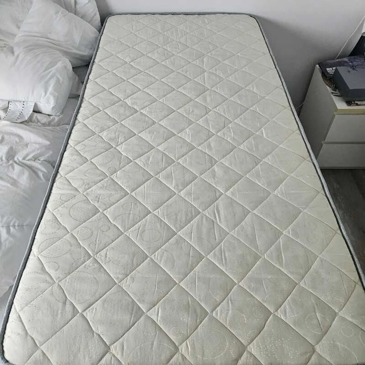 Bed and mattress - Image 4