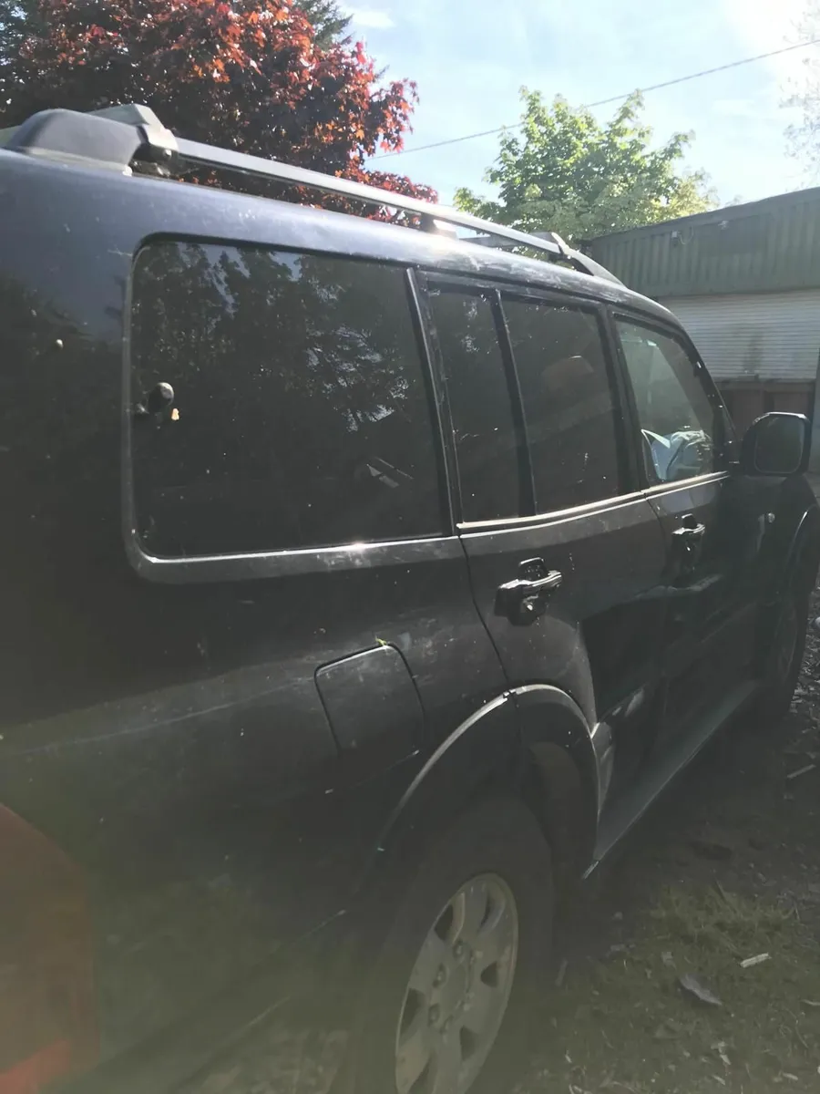 Mitsubishi Pajero 2006 - Image 2