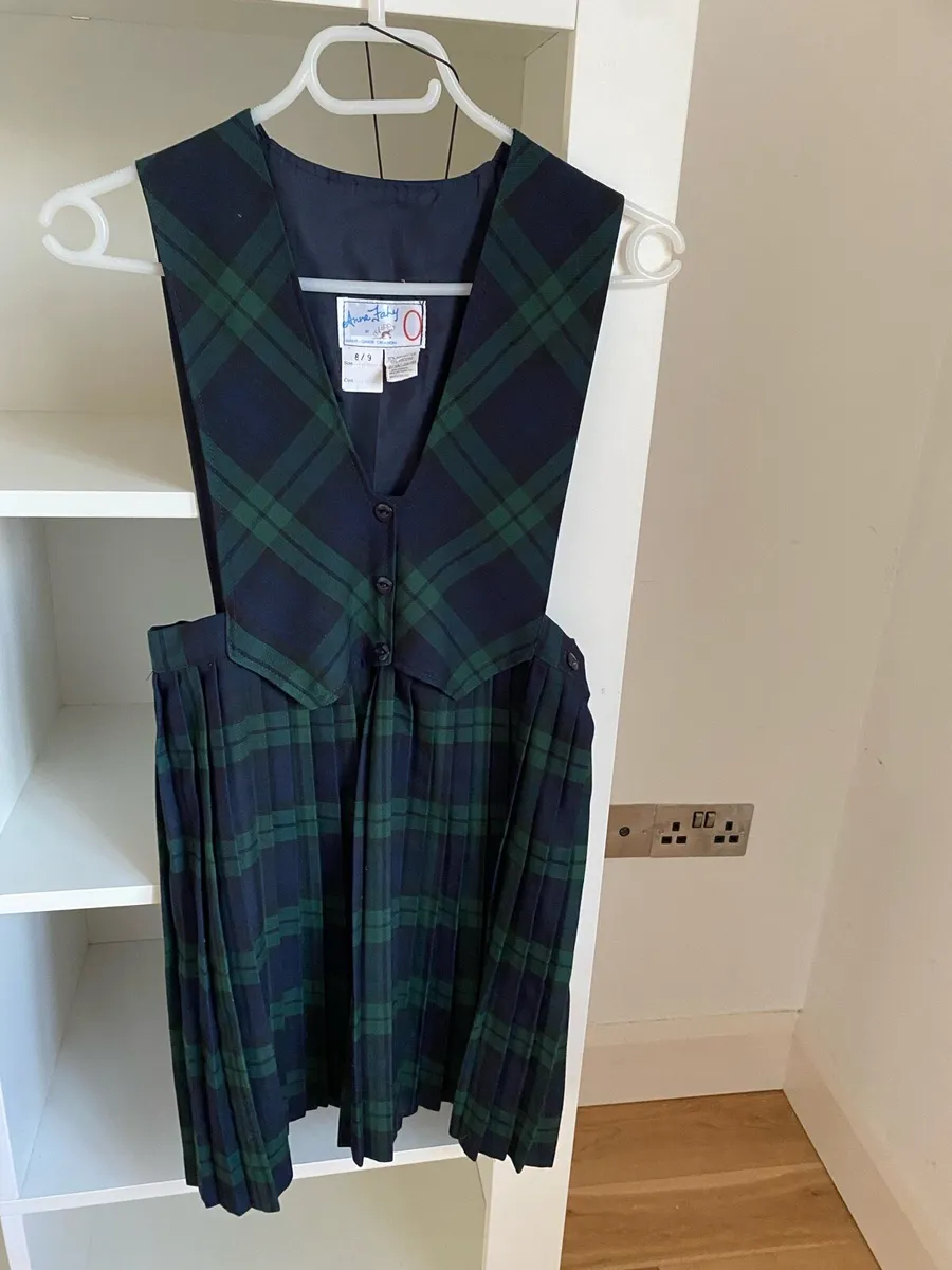 Gaelscoil na Dúglaise Pinafore + 2 elastic Ties - Image 2
