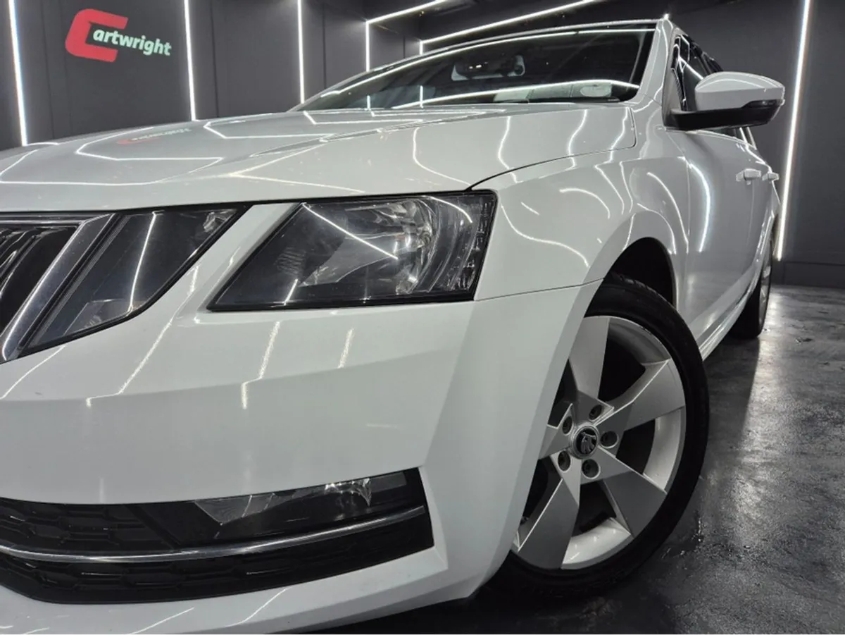 Skoda Octavia Style 1.6 TDI 115HP 4DR - Image 2