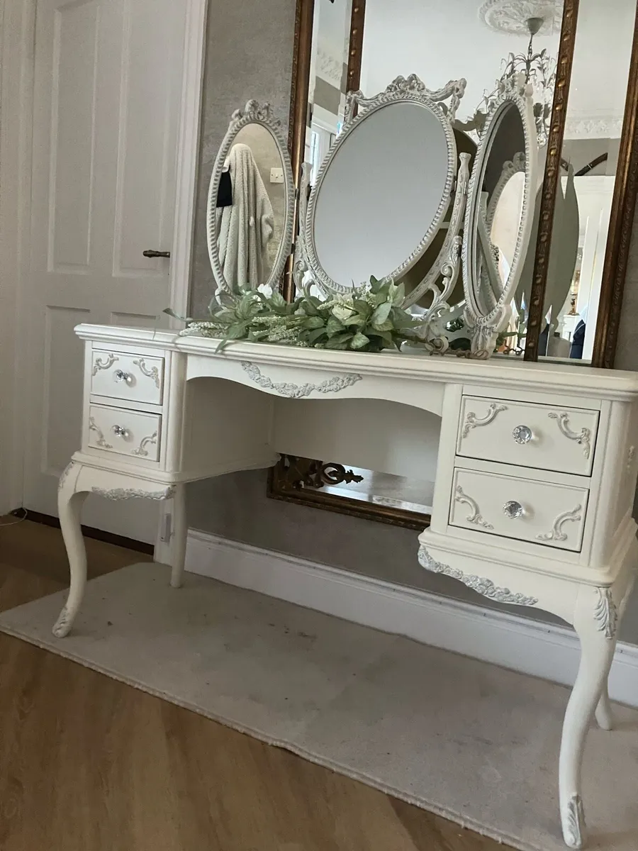 Dressing table and mirror - Image 1