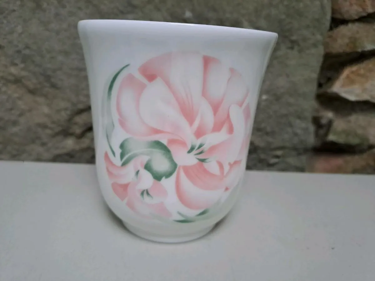 Royal Doulton  posy vase or cup - Image 1