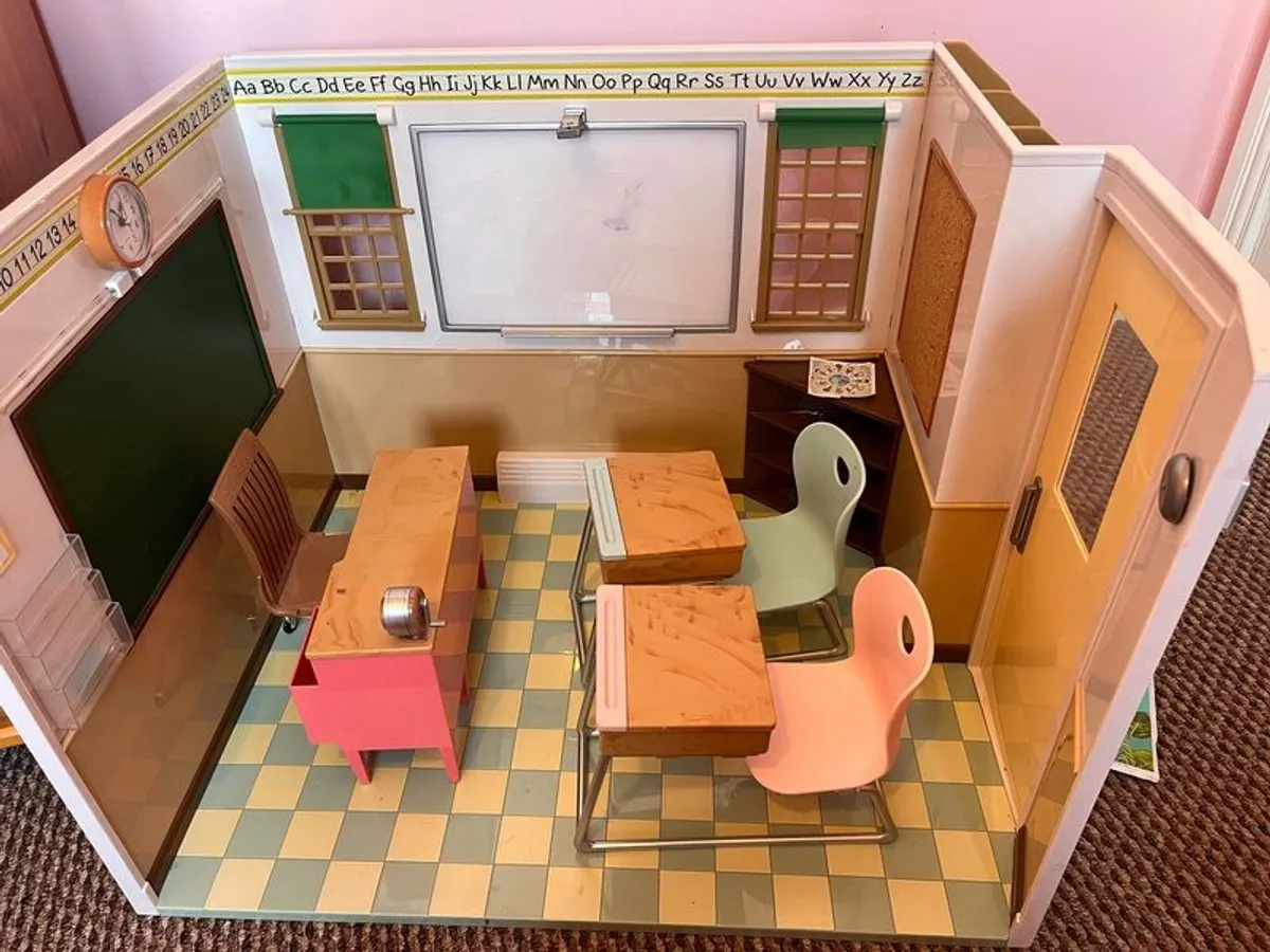 Our Generation School and accessories - Image 1
