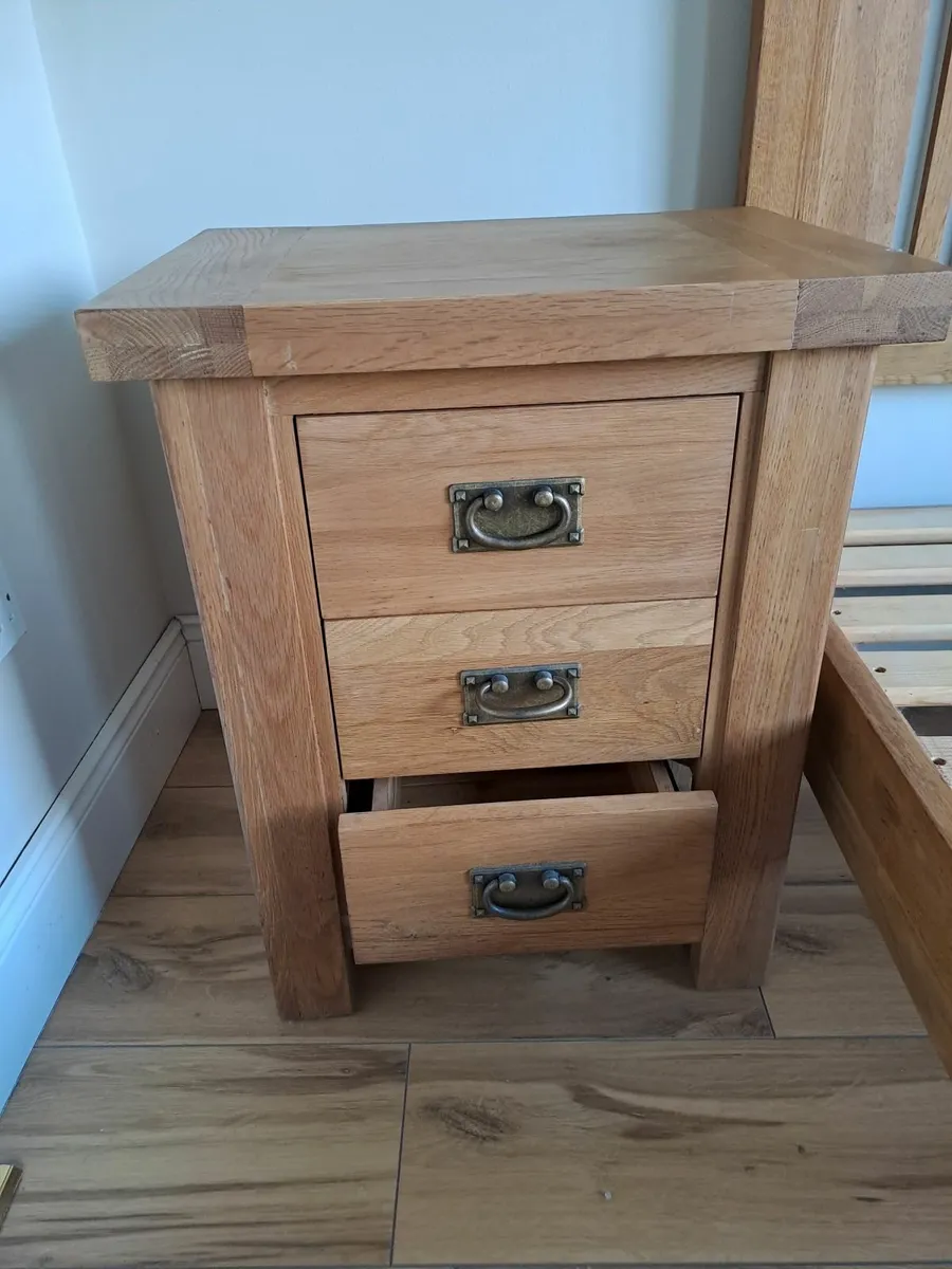 Bedroom furniture - Image 4