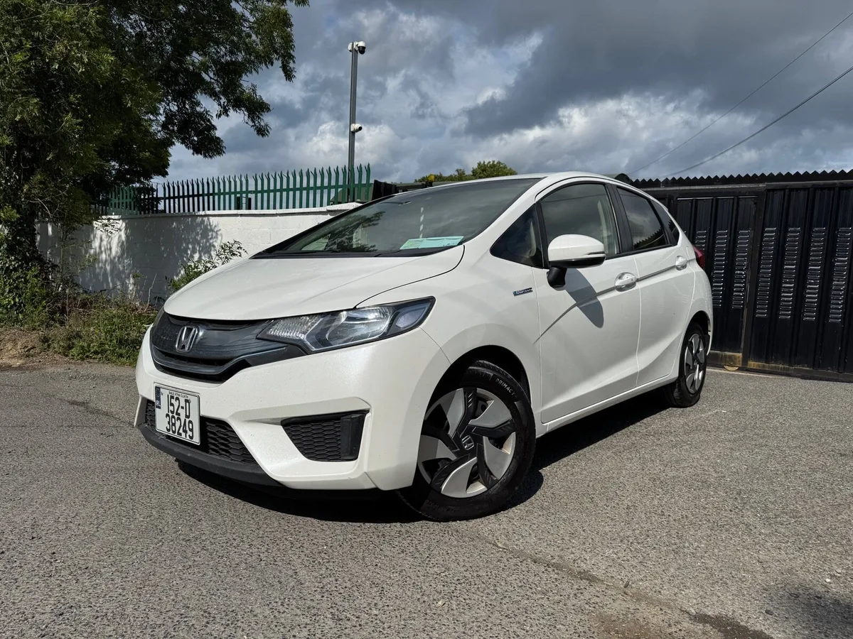 2015 Honda Fit. 2 Year NCT. 92K KMs. Auto 1.5L Hyb - Image 3