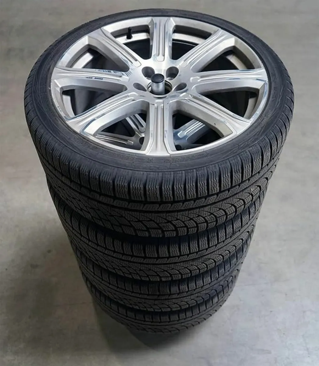 Wheel Stand Mobile Tyre Stand Tyre Trolley up to 2 - Image 1