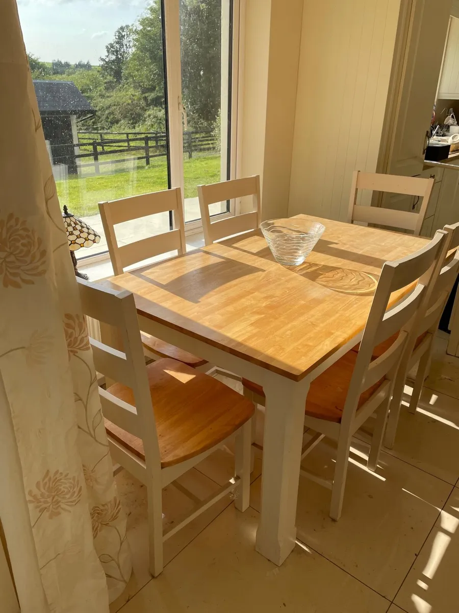 Kitchen table and chairs - Image 2