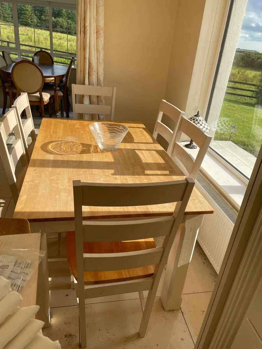 Kitchen table and chairs - Image 3