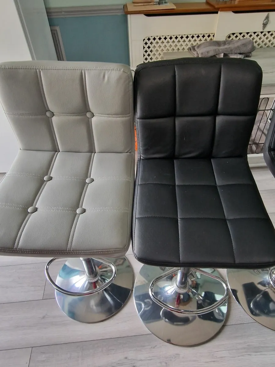 Kitchen island stools - Image 3