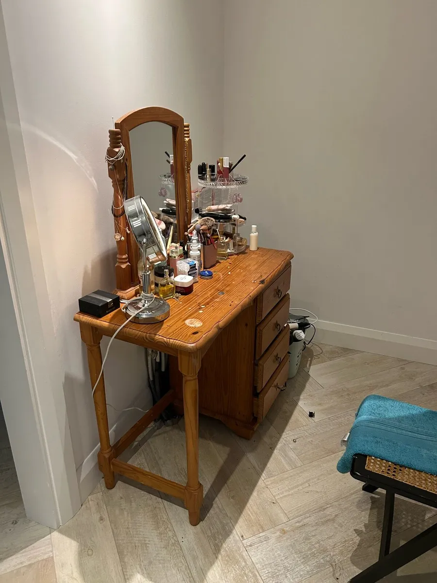 Dressing table - Image 1
