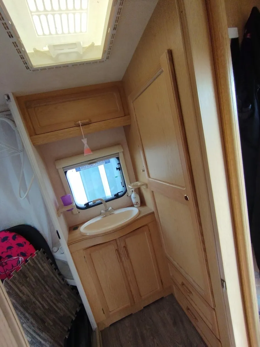 Caravan - Image 3