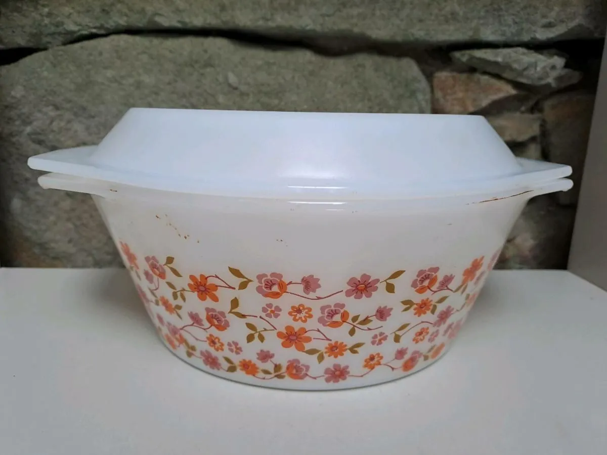Casserole dish from Arcopal - Image 1