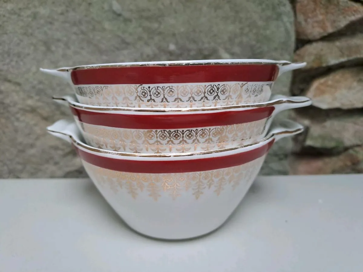 Alfred Meakin Royalty soup bowls - Image 1