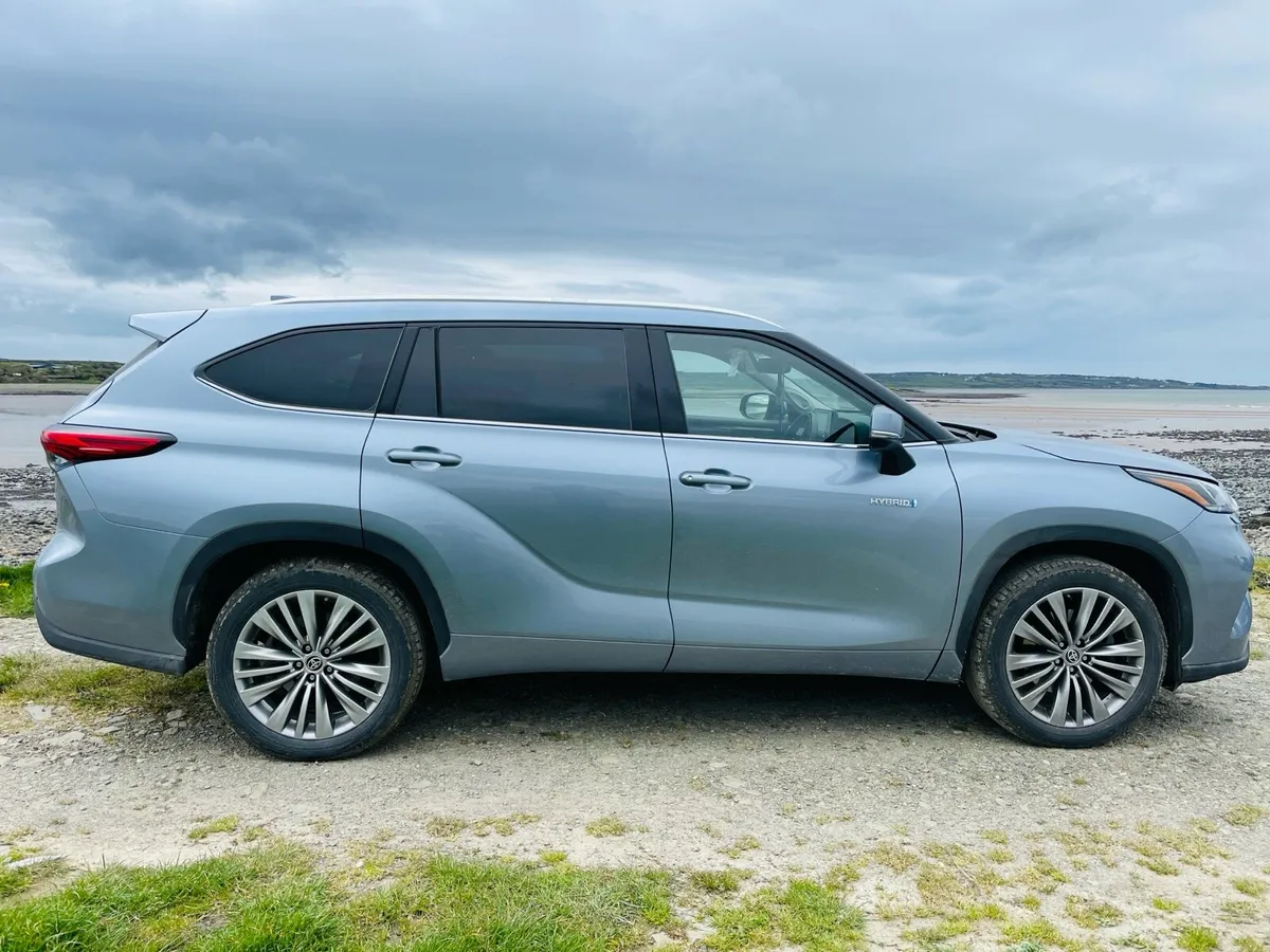 2021 Toyota Highlander Hybrid SOL - Image 2
