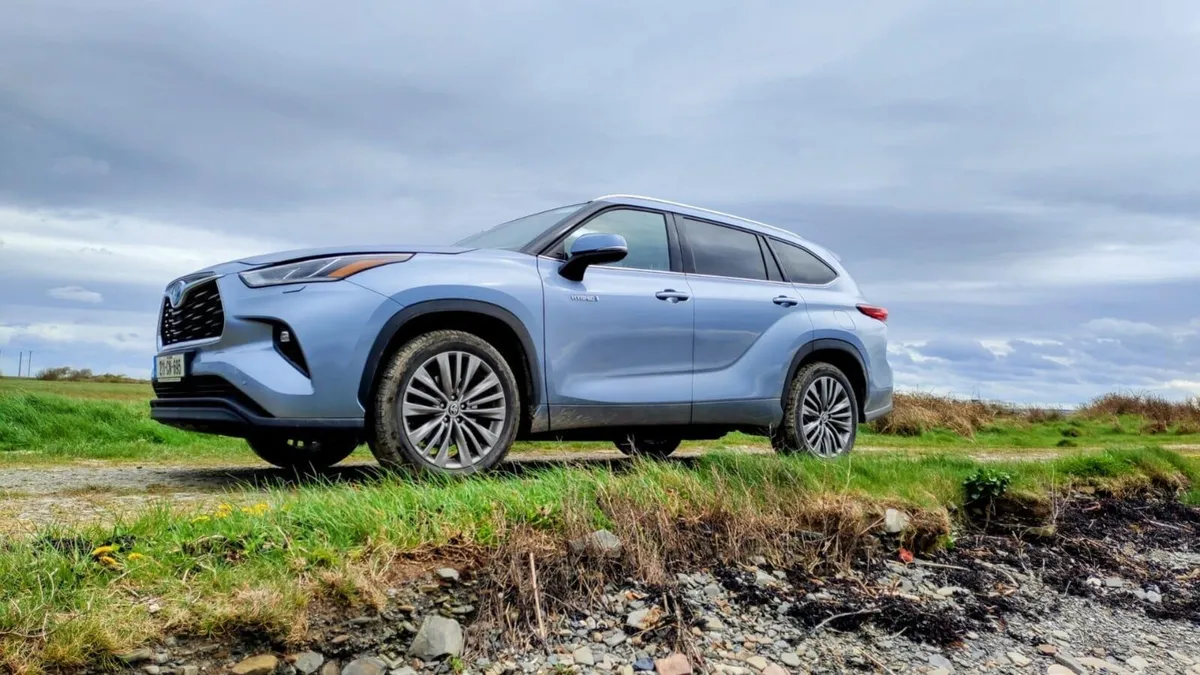 2021 Toyota Highlander Hybrid SOL - Image 1