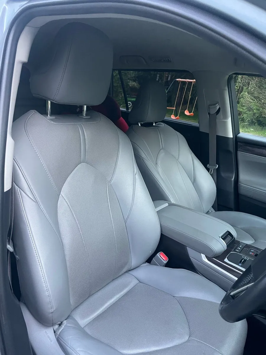 2021 Toyota Highlander Hybrid SOL - Image 3