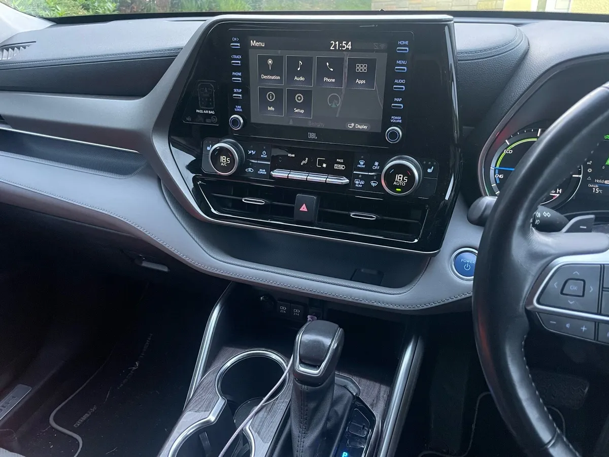 2021 Toyota Highlander Hybrid SOL - Image 4