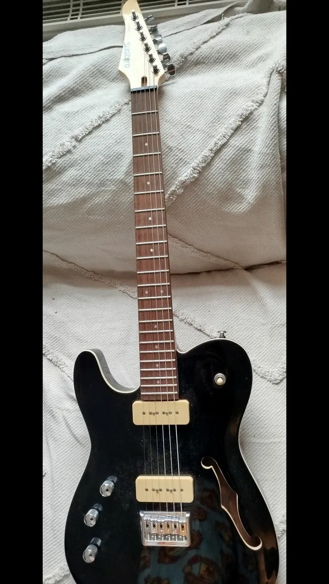 Left hand electric guitar - Image 1