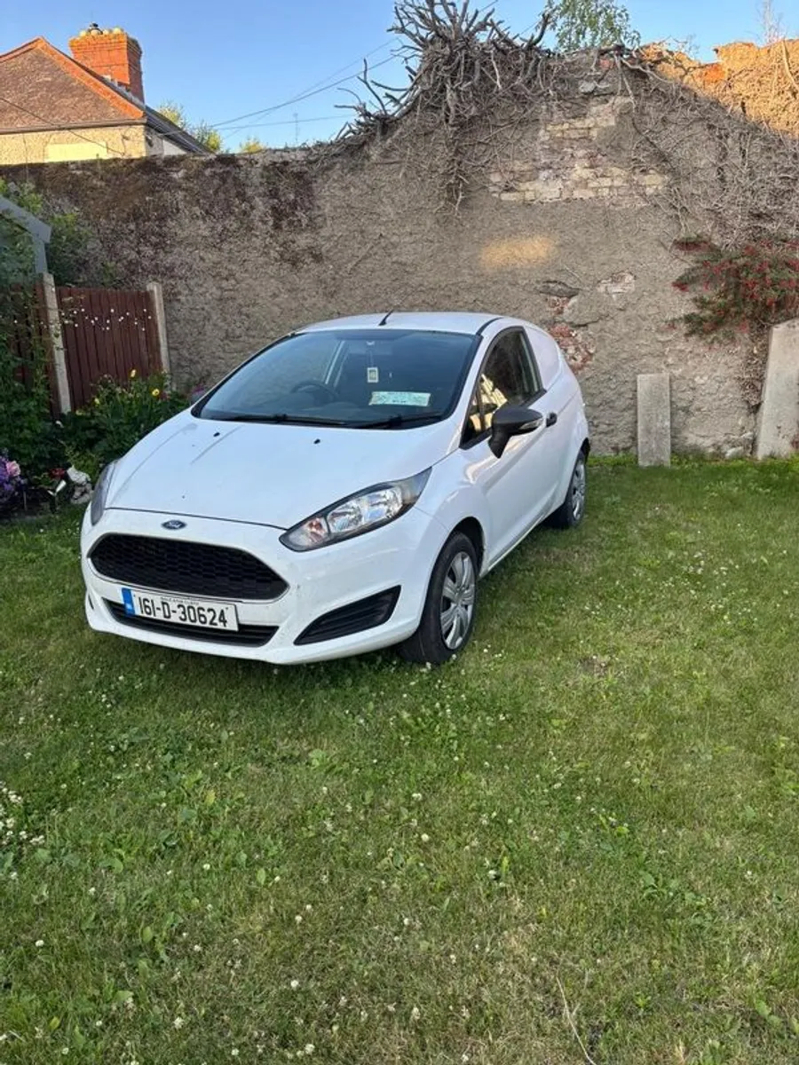 2016 Ford Fiesta van - Image 1