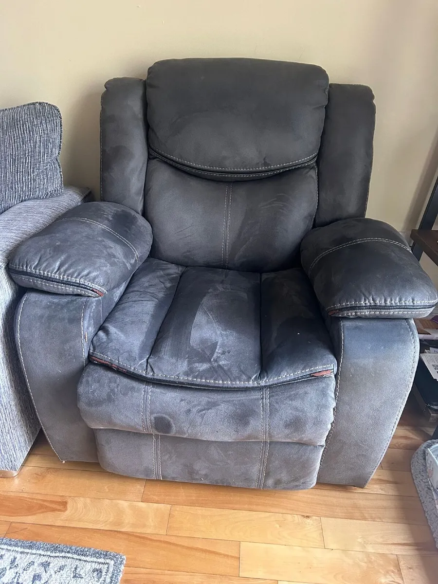 Chair reclining - Image 1