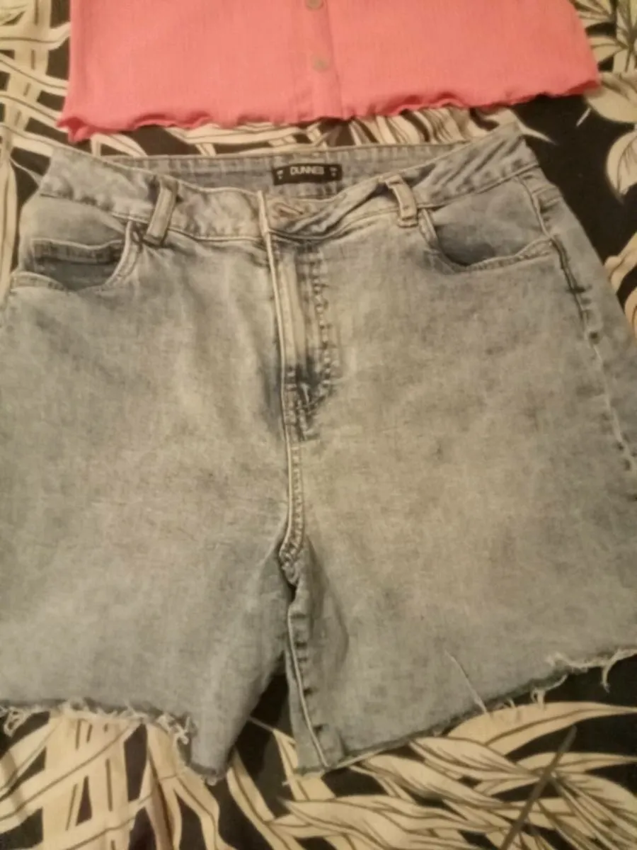 Ladies shorts and top set size 8 - Image 3