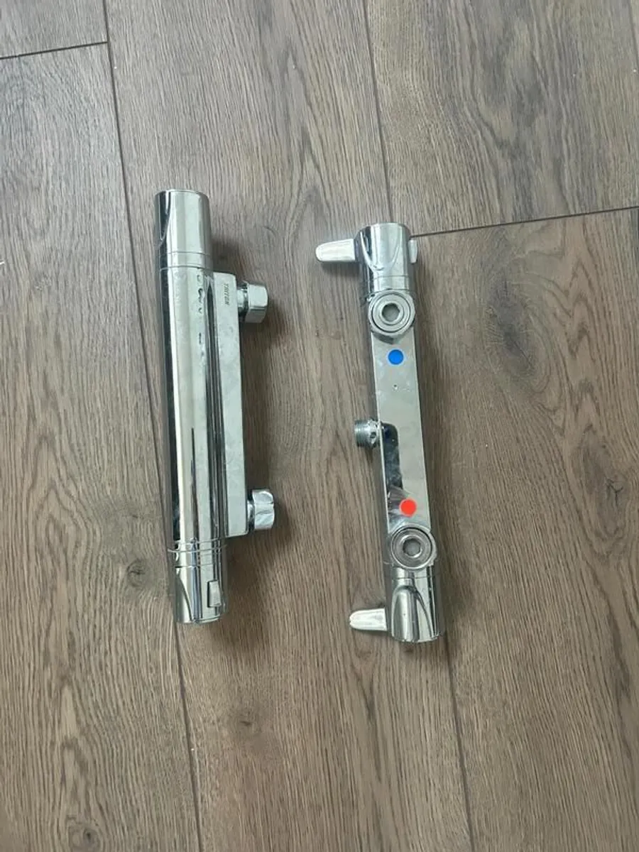 Bathroom bundle: 3 sinks, 2 shower mixer valves and shower kits - Image 2