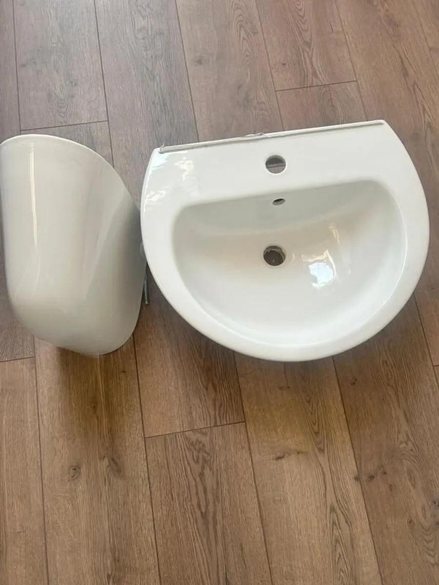 Bathroom bundle: 3 sinks, 2 shower mixer valves and shower kits - Image 3