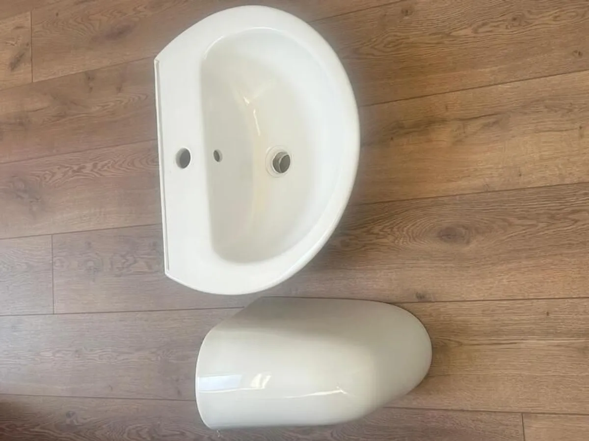 Bathroom bundle: 3 sinks, 2 shower mixer valves and shower kits - Image 4