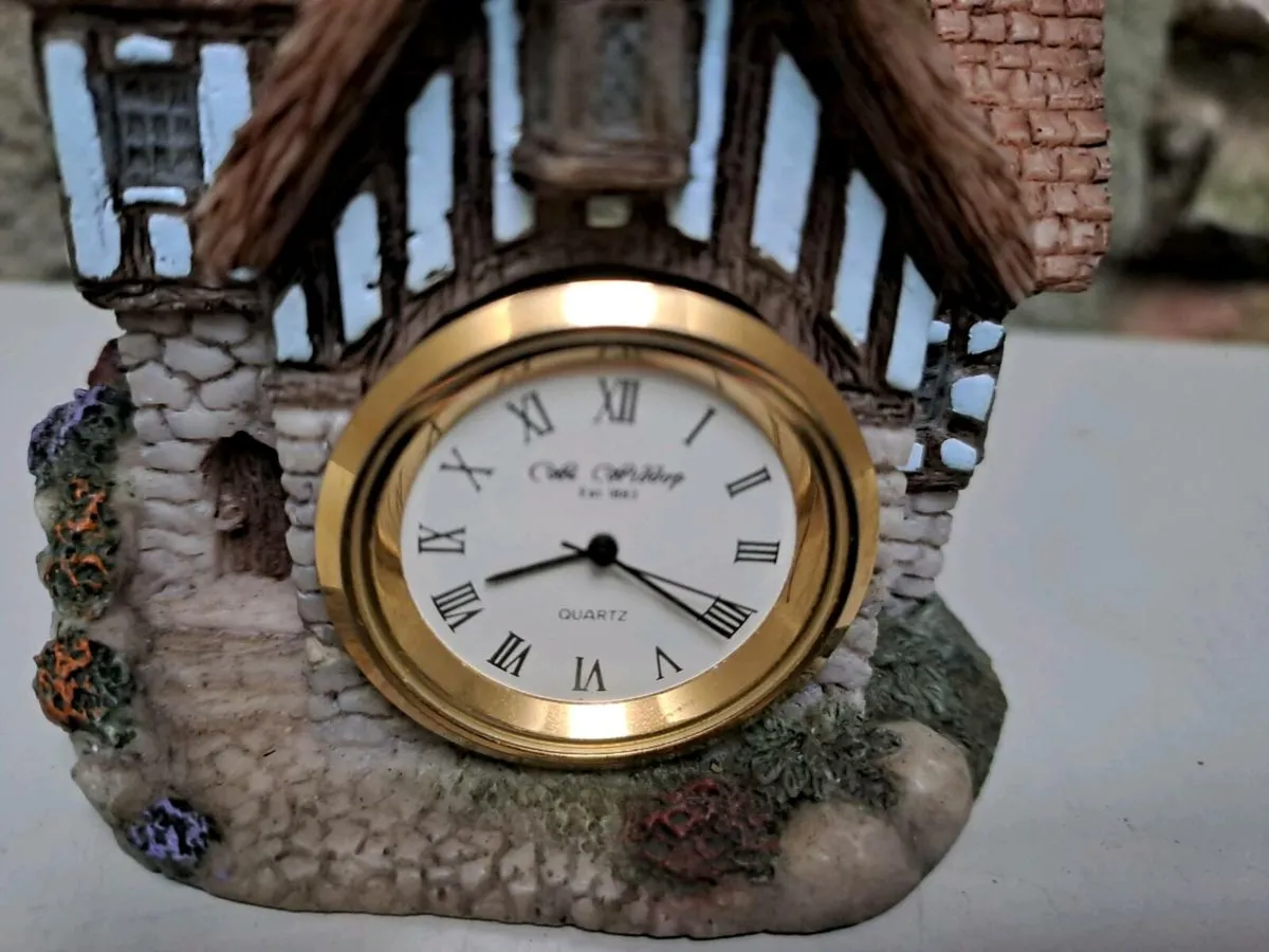 Vintage W Widdop clock tudor house - Image 2