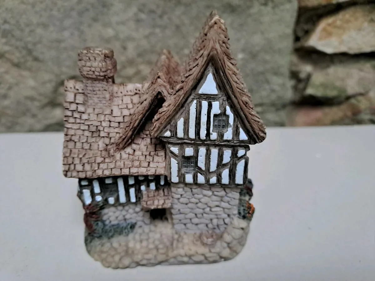 Vintage W Widdop clock tudor house - Image 4