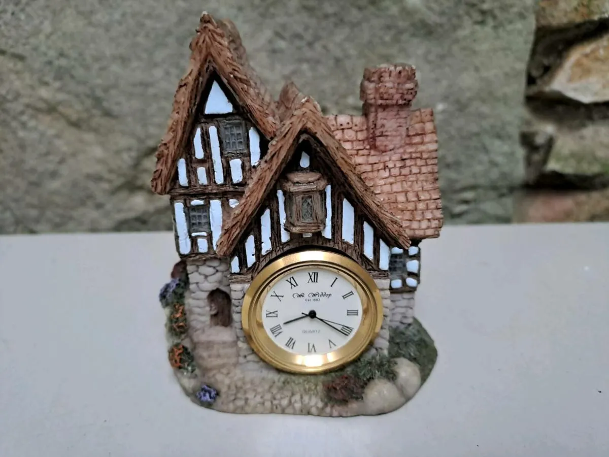 Vintage W Widdop clock tudor house - Image 1