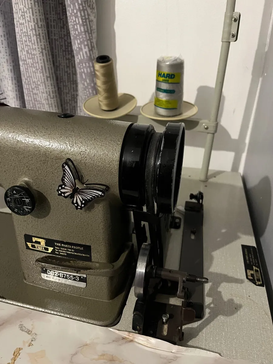 Industrial Sewing Machine - Image 4